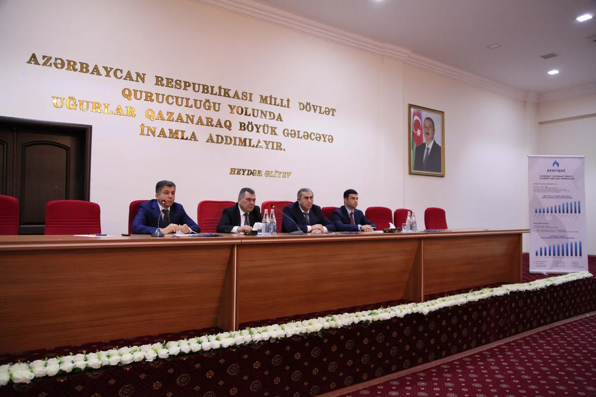 Azəriqaz rəhbərliyi Salyanda istixana sahibləri ilə görüşüb