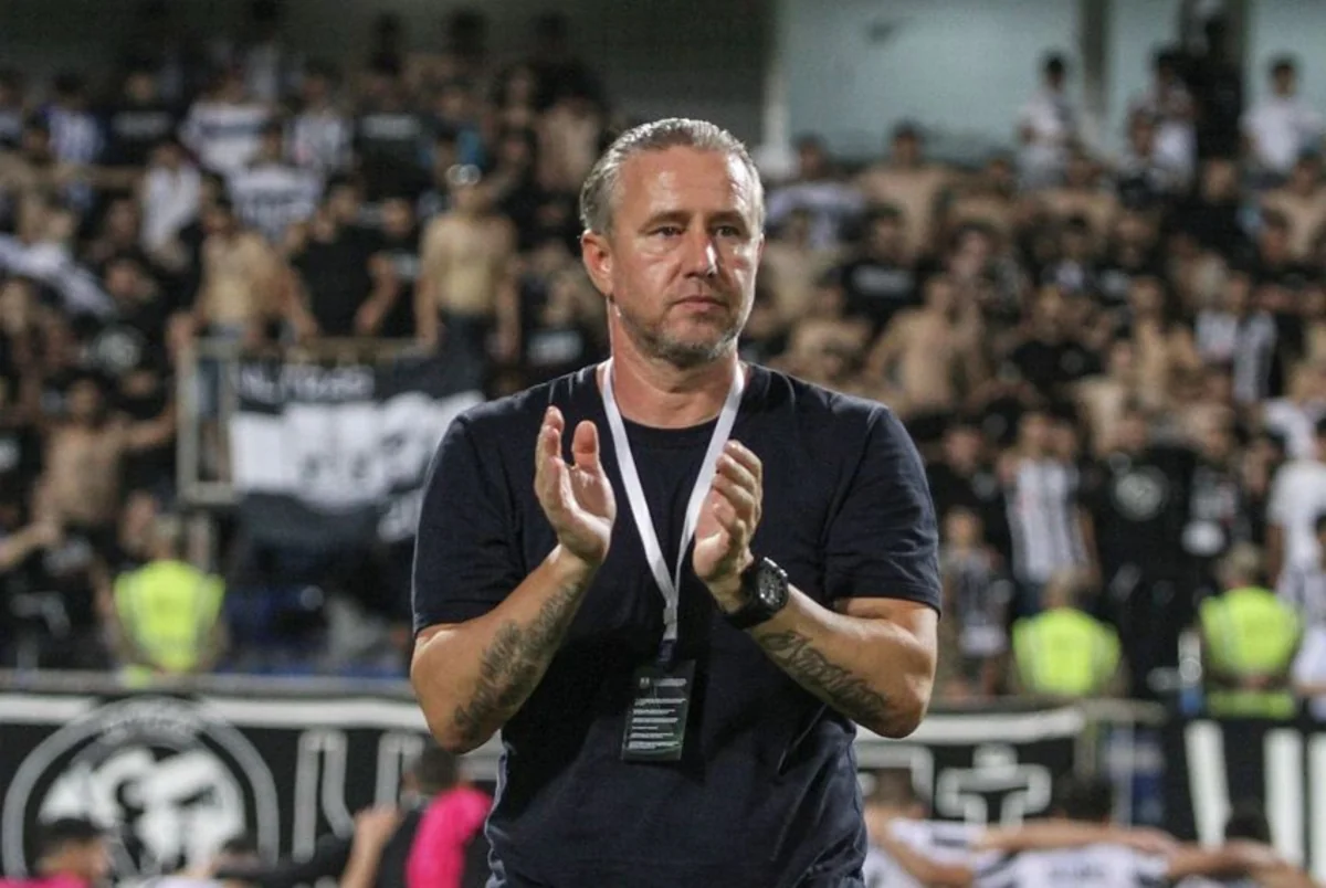 “Neftçi”nin sabiq baş məşqçisi Rumıniya klubunu aldadıb