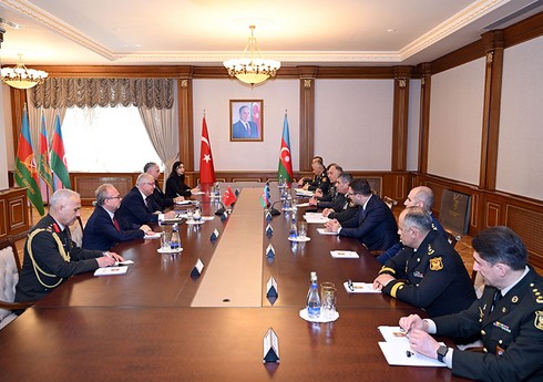 Bakıda Azərbaycan və Türkiyə müdafiə nazirləri görüşüb