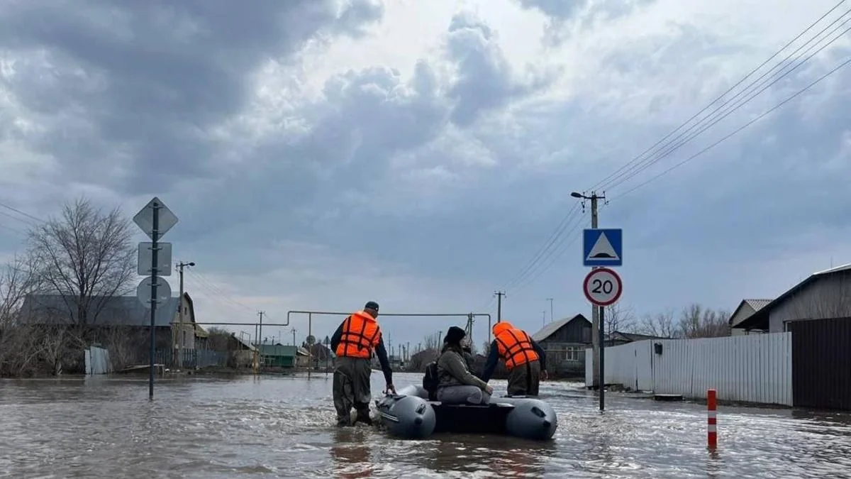 Boat with passengers capsizes during evacuation due to flooding in Russia’s Samara