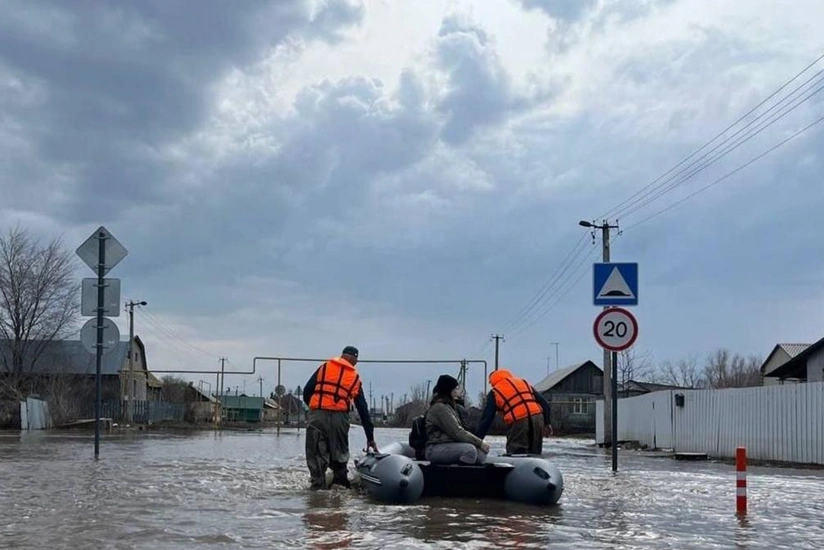 Boat with passengers capsizes during evacuation due to flooding in Russia’s Samara