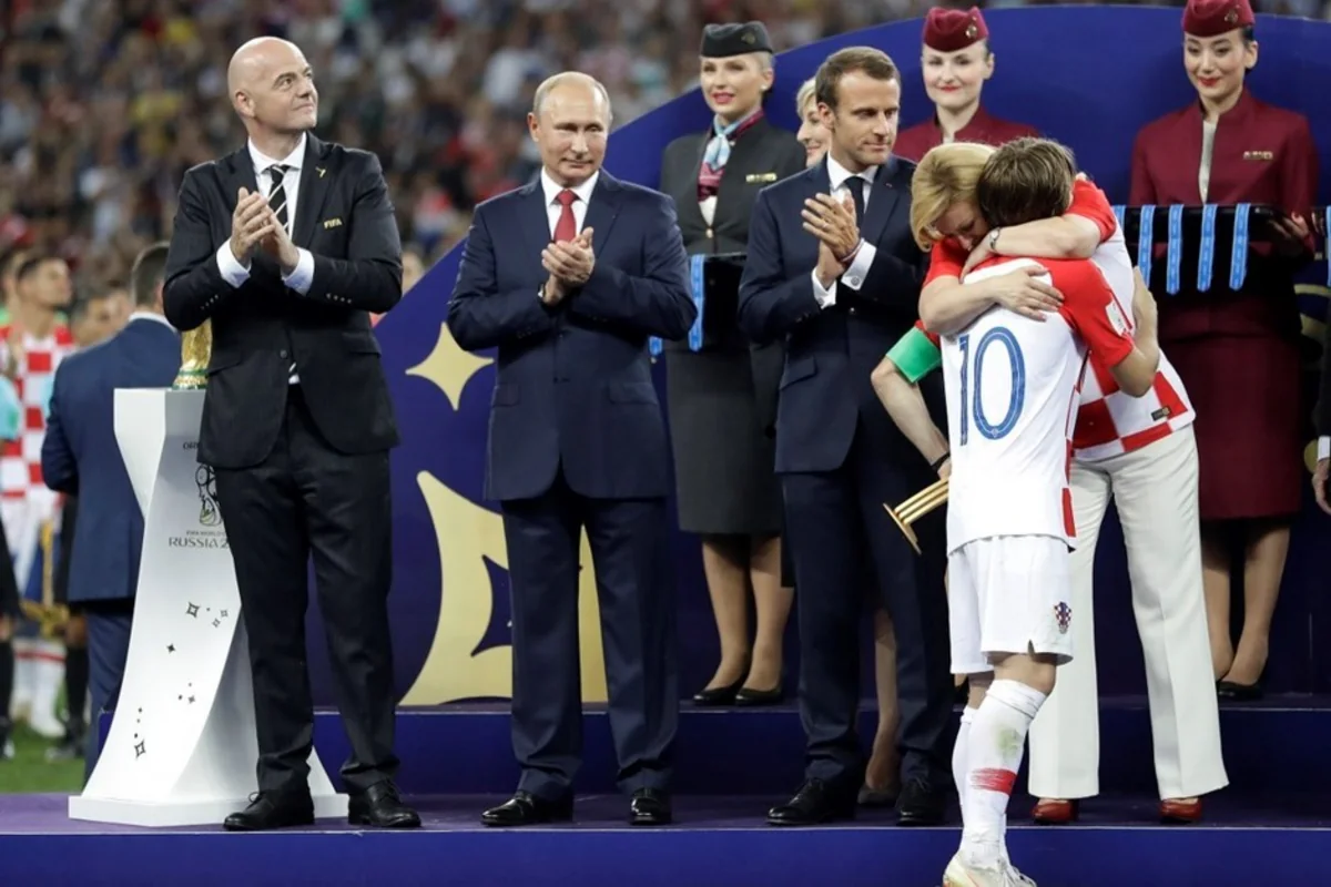 Xorvatiya prezidenti dünya çempionatının finalında Luka Modriçdən daha populyar olub