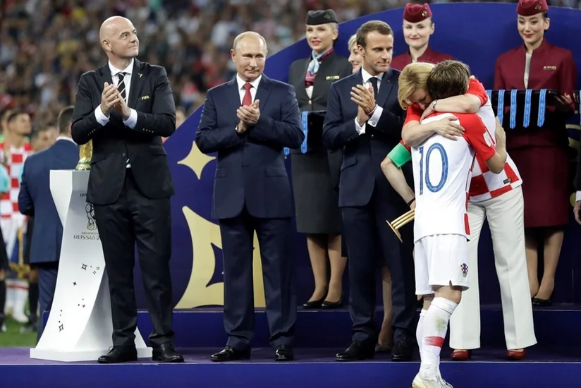 Xorvatiya prezidenti dünya çempionatının finalında Luka Modriçdən daha populyar olub