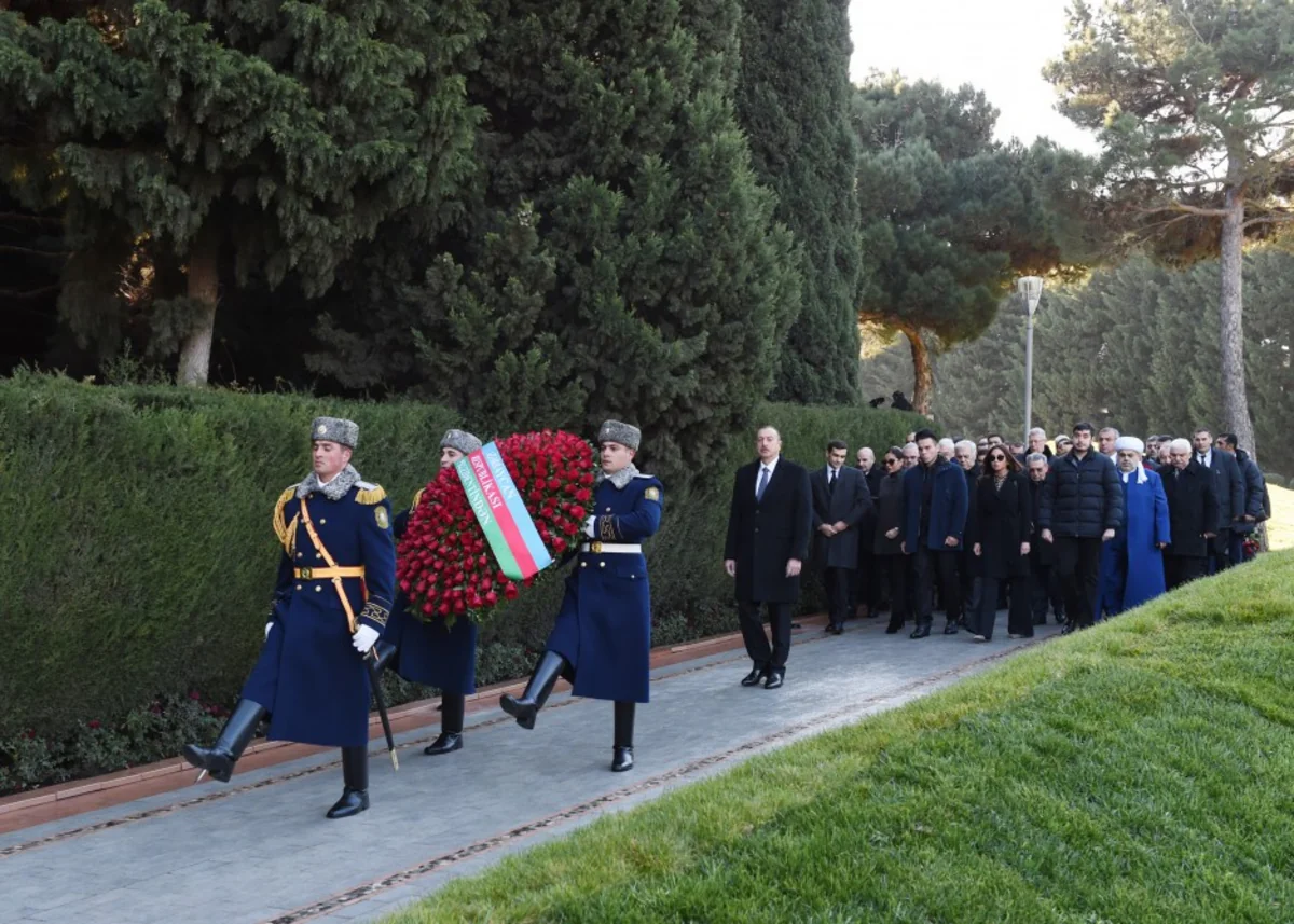 Prezident İlham Əliyev ümummilli lider Heydər Əliyevin məzarını ziyarət edib