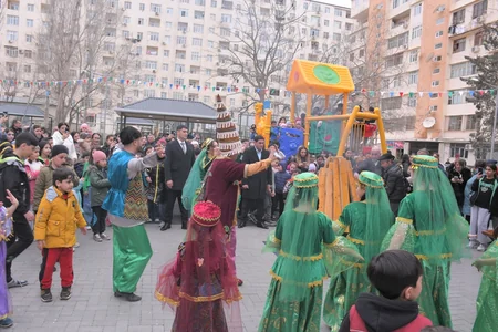 Abad məhəllələrdəki Novruz şənlikləri davam edir