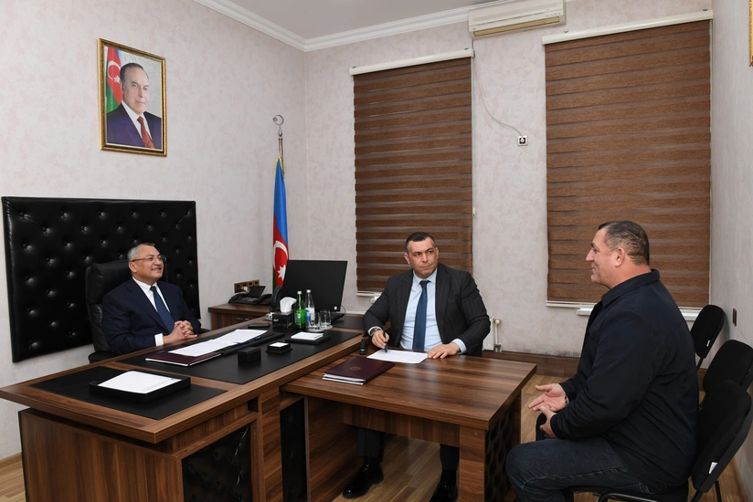 Rövşən Rzayev Dövlət Komitəsində vətəndaşları qəbul edib