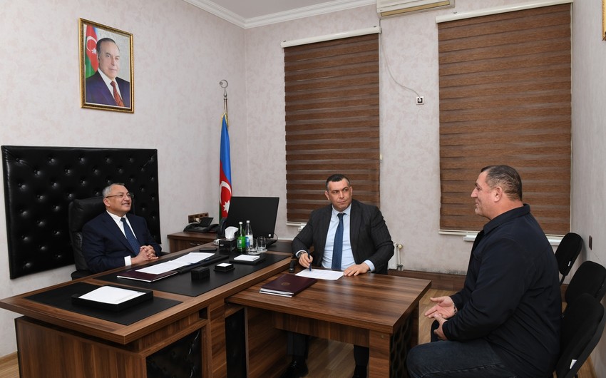 Rövşən Rzayev Dövlət Komitəsində vətəndaşları qəbul edib