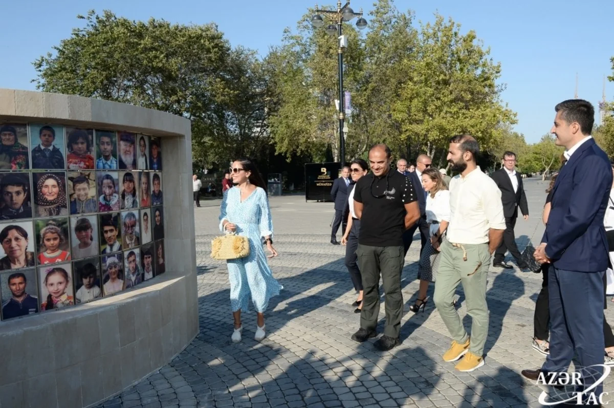 Leyla Əliyeva “Bir günəş altında” adlı fotosərginin açılışında iştirak edib