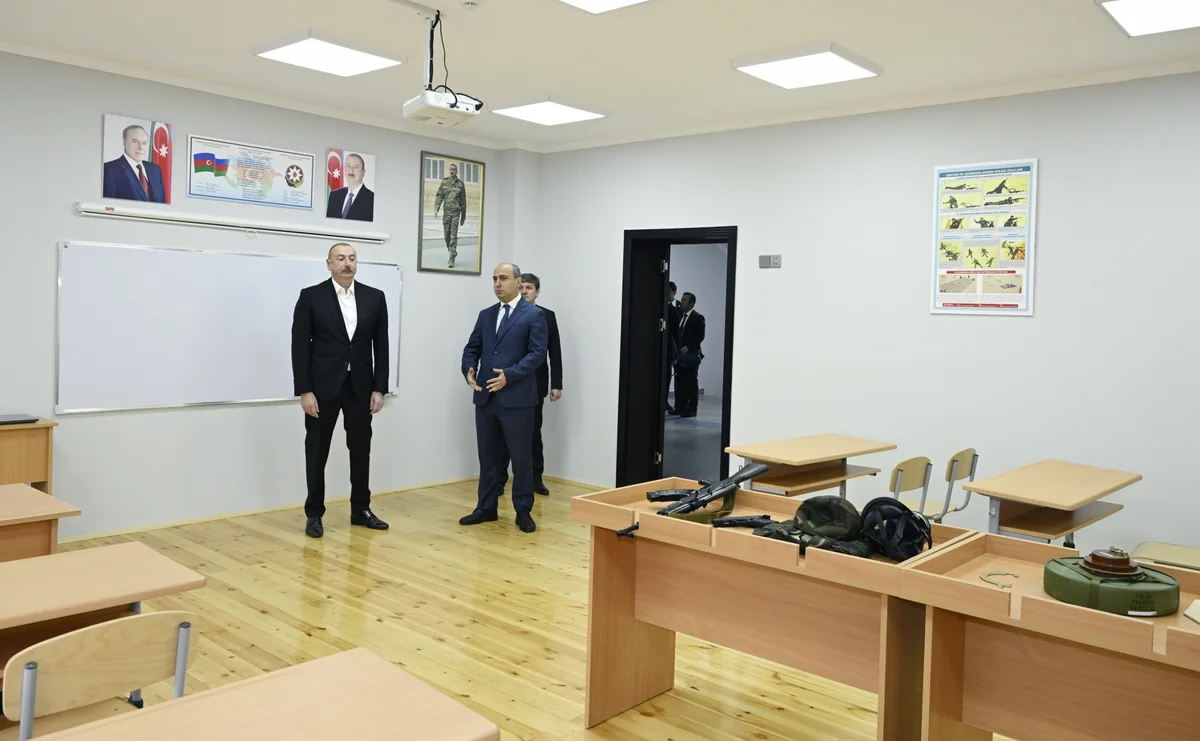 Prezident Bum qəsəbəsində tam orta məktəbin yeni binasının açılışında iştirak edib - YENİLƏNİB