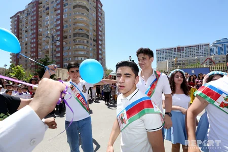 Bakıda məzunların “Son Zəng” həyəcanı - FOTOREPORTAJ - VİDEO