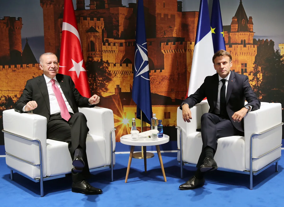 Erdogan, Macron hold meeting