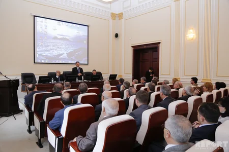 AMEA prezidenti institutların illik hesabatlarını tənqid edib