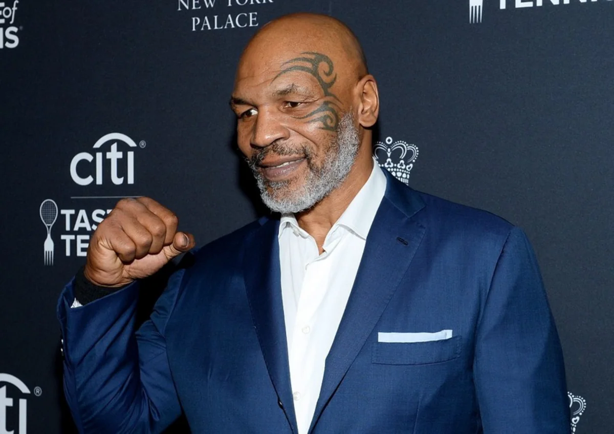 Mayk Tayson-Roy Cons döyüşü təxirə salındı