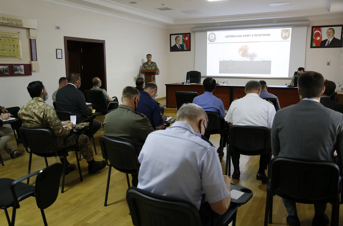 Hərbi attaşelər cəbhədə baş verənlərlə bağlı məlumatlandırılıb