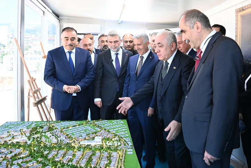 Əli Əsədov Kahramanmaraşda “Azərbaycan məhəlləsi”ndə tikinti işləri ilə tanış olub
