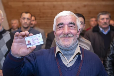 Kənd Təsərrüfatı naziri bir qrup fermerə yeni subsidiya sisteminə uyğunlaşdırılmış fermer kartları paylayıb