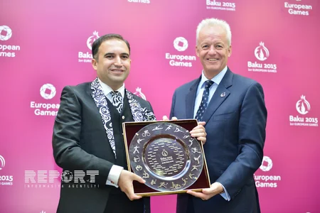 ​“Bakı 2015”in Ulduz Elçilərinə xatirə hədiyyələri təqdim olunub