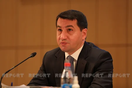Hikmət Hacıyev Trans-Xəzər Forumunda Azərbaycanın Avrasiyanın nəqliyyat əlaqəsindəki rolundan danışıb