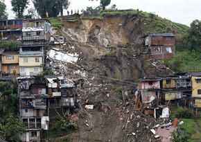 Yaponiyada torpaq sürüşməsi zamanı 80 ev dağılıb, onlarla insan itkin düşüb