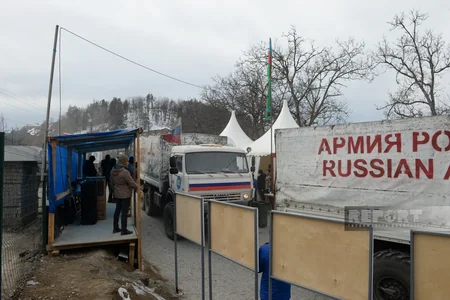 Total of 25 vehicles of peacekeepers freely use Khankandi-Lachin road 