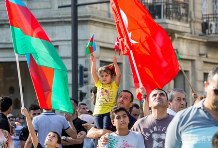 Bakının azadlığının 100 illiyi  - möhtəşəm paraddan FOTOREPORTAJ - VİDEO