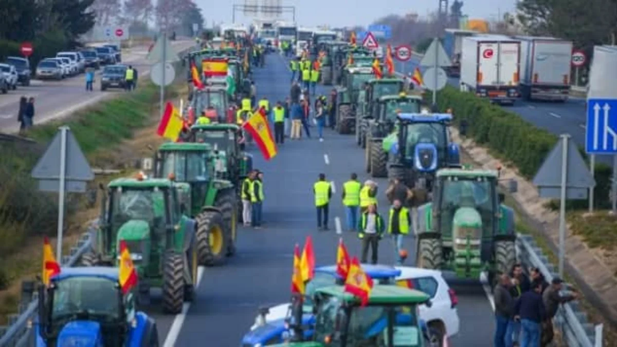 Farmers block dozens of roads across Spain