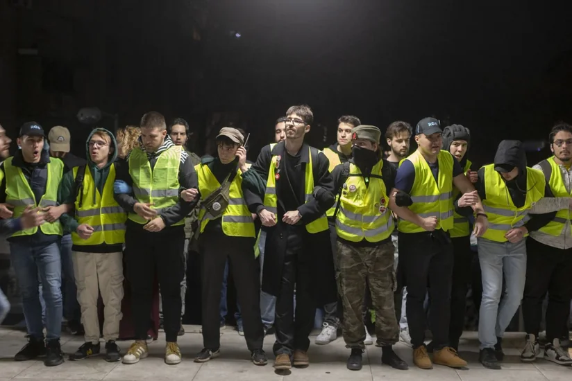 Студенты в Сербии продолжают блокаду здания общественного телевидения