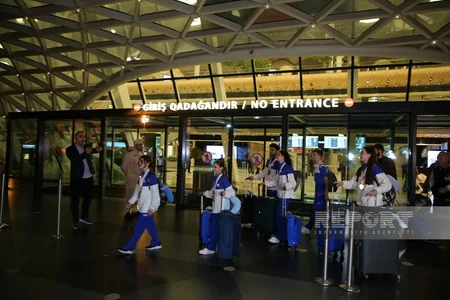 Avropa çempionatında uğurla çıxış etmiş gimnastlar Vətənə qayıdıblar