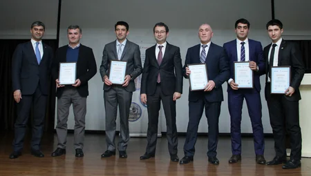 Təhsil Nazirliyi müəllimləri təltif edib