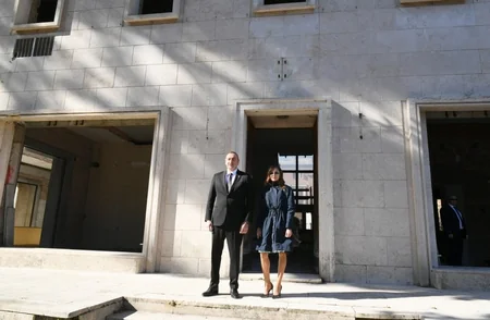 İlham Əliyev və Mehriban Əliyeva Romada Azərbaycan Mədəniyyət Mərkəzi üçün nəzərdə tutulan bina ilə tanış olublar