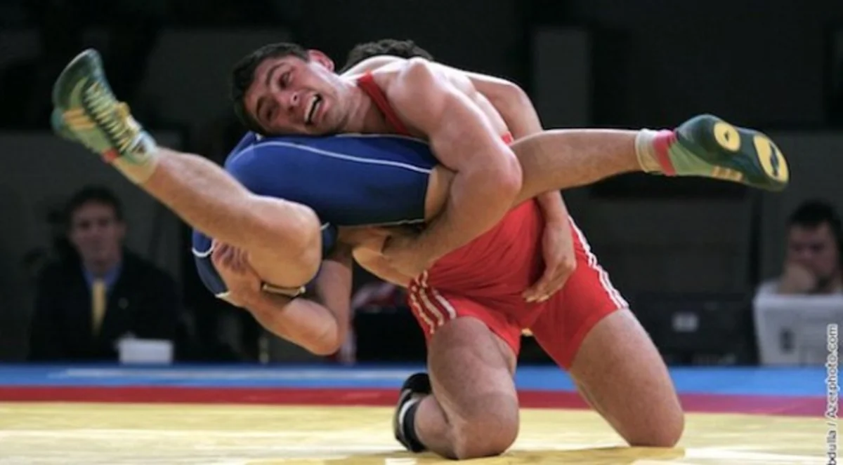 Azərbaycanın dünya və olimpiya çempionu Avropa çempionatında zədələnib