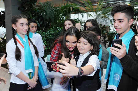 Leyla Əliyeva xüsusi qayğıya ehtiyacı olan uşaqlar üçün keçirilən şənlikdə iştirak edib