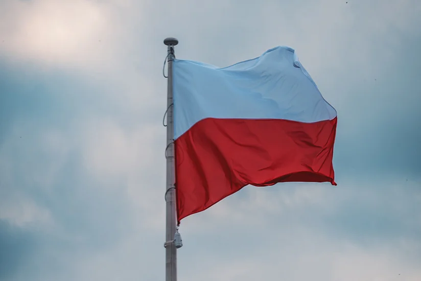 Польша передала России ноту протеста из-за демонтажа барельефов под Тверью