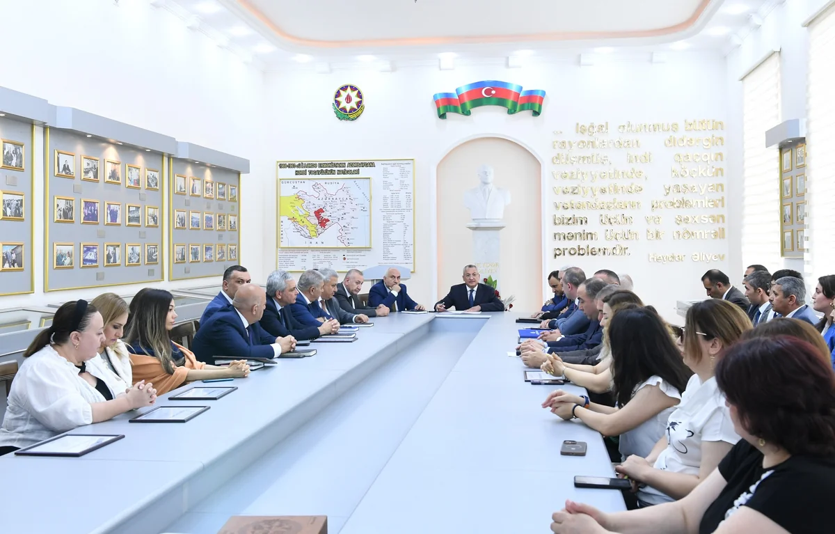 Qaçqınkomda dövlət qulluqçularının peşə bayramı qeyd edilib