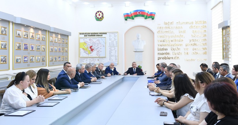 Qaçqınkomda dövlət qulluqçularının peşə bayramı qeyd edilib