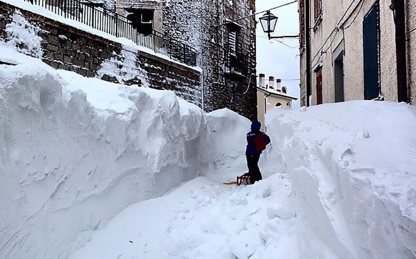 Red weather warning declared due to heavy snow in Italy