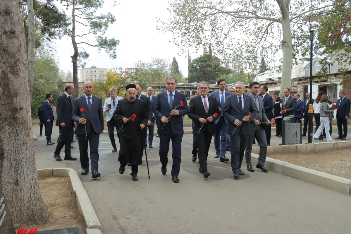 Gəncənin raket atəşinə tutulması nəticəsində şəhid olan mülki şəxslərin xatirəsi anılıb