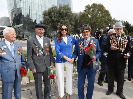 Prezident İlham Əliyev 9 May - Qələbə bayramı münasibətilə Bakıda keçirilən mərasimdə iştirak edib - YENİLƏNİB