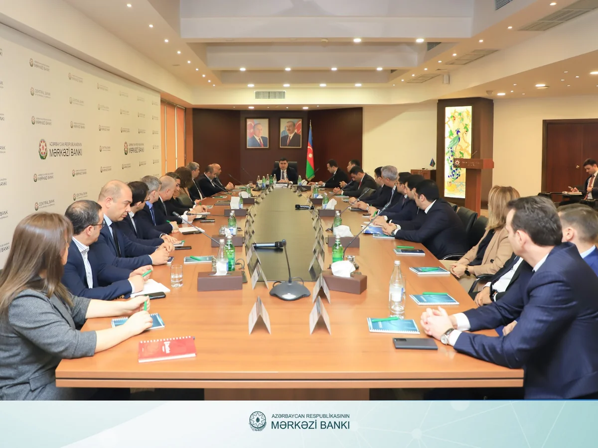 Azərbaycanda bank xidmətlərinin keyfiyyətinin yüksəldilməsi müzakirə olunub