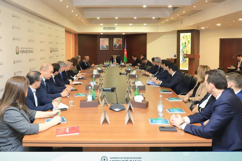 Azərbaycanda bank xidmətlərinin keyfiyyətinin yüksəldilməsi müzakirə olunub