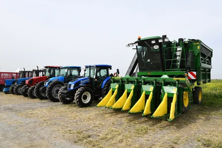 Президент посмотрел процесс начала посева на хлопковом поле фермера - ОБНОВЛЕНО