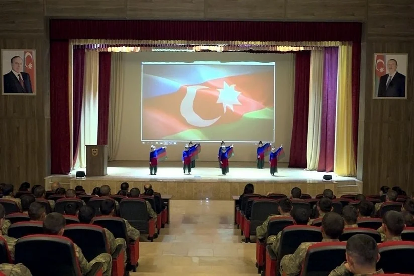 Naxçıvan Qarnizonu qoşunlarında Dövlət Bayrağı Günü ilə əlaqədar tədbirlər keçirilib - VİDEO - FOTO