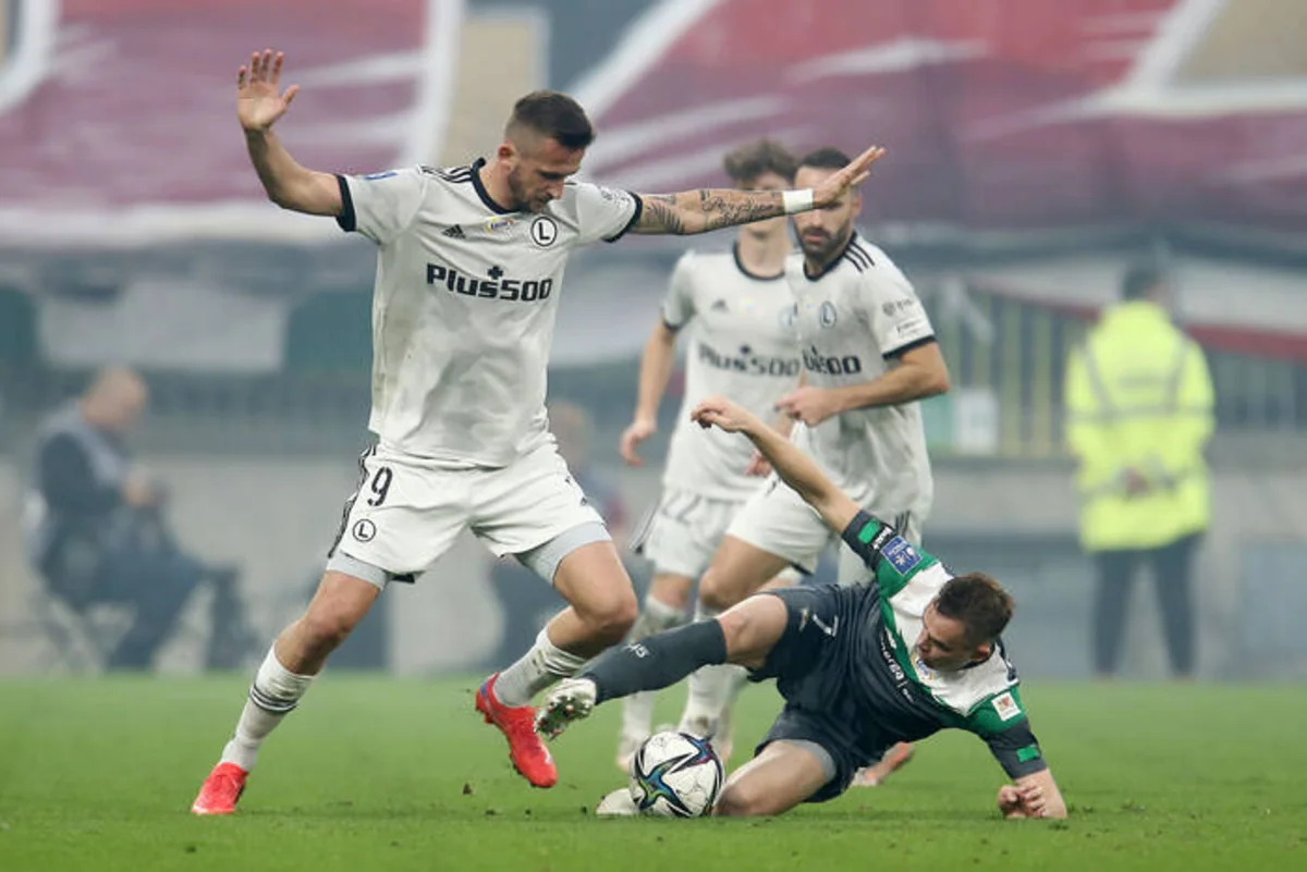 Legiyanın hücumçusu qarət olunub