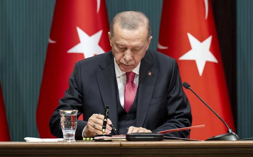  Ərdoğan nazirliyin 29 yüksək vəzifəli məmurunu vəzifədən azad edib
