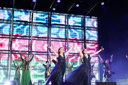 Heydər Əliyev Mərkəzinin parkında Milli Qurtuluş Gününə həsr olunan konsert keçirilib