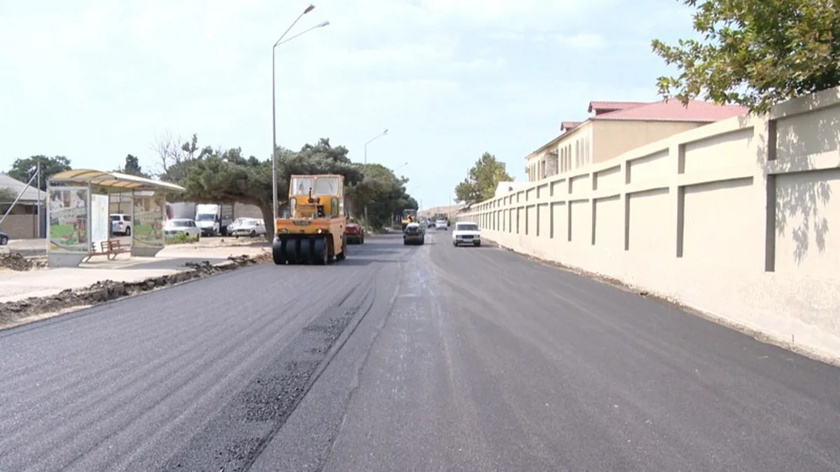 ​Bakının Suraxanı rayonunda avtomobil yolunda tikinti aparılır