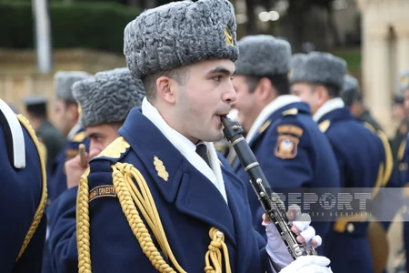 Bakıda hərbi orkestrlərin müşayiəti ilə Zəfər yürüşü keçirilib - YENİLƏNİB
