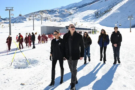 Prezident Şahdağ Turizm Kompleksindəki “Lakeside” hotelində aparılan işlərlə və “Xizək klubu” binasının tikintisi ilə tanış olub - YENİLƏNİB-2