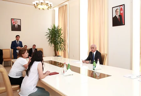 İqtisadiyyat naziri Göygöldə vətəndaşları qəbul edib