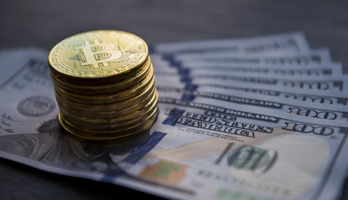 Bitkoin 7 %-ə yaxın ucuzlaşıb